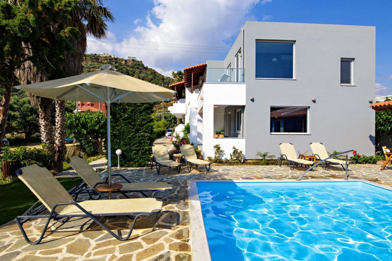 Irida Guesthouse By The Pool Плакиас Экстерьер фото