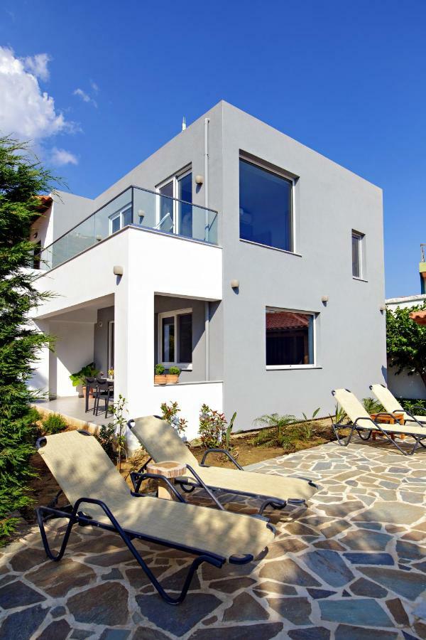 Irida Guesthouse By The Pool Плакиас Экстерьер фото