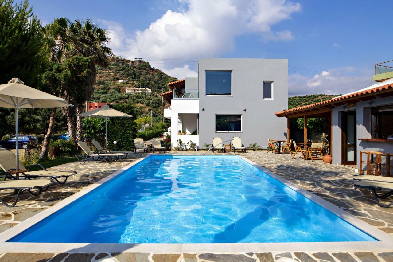 Irida Guesthouse By The Pool Плакиас Экстерьер фото