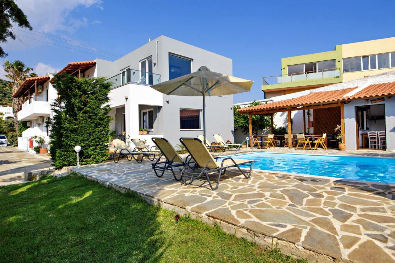 Irida Guesthouse By The Pool Плакиас Экстерьер фото